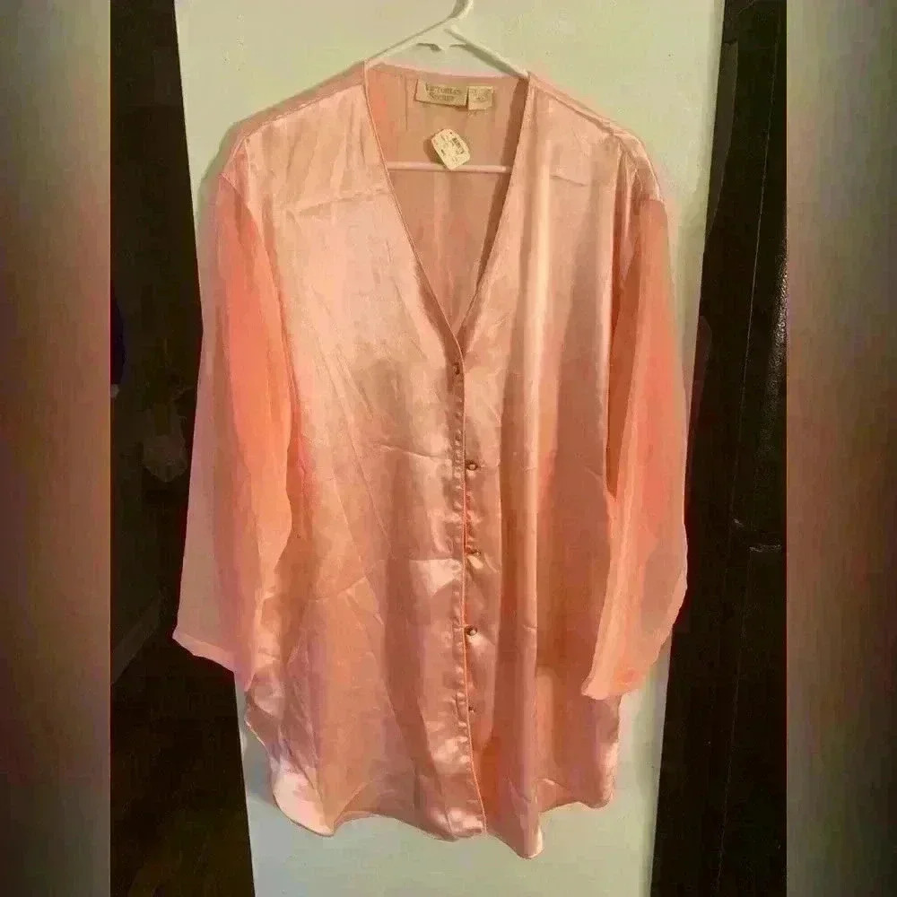 New old stock Victoria’s Secret gold label nightshirt size medium soft pink